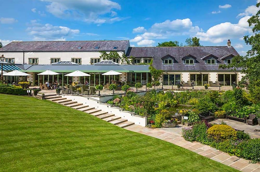 Gibbon Bridge Hotel