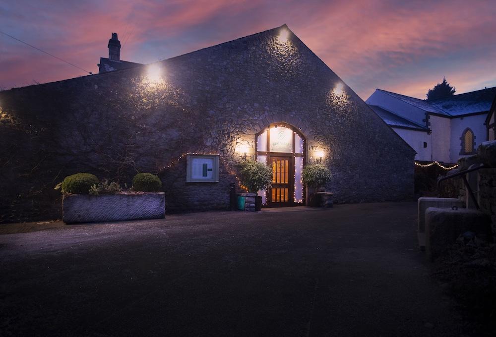 Gibbon Bridge Hotel