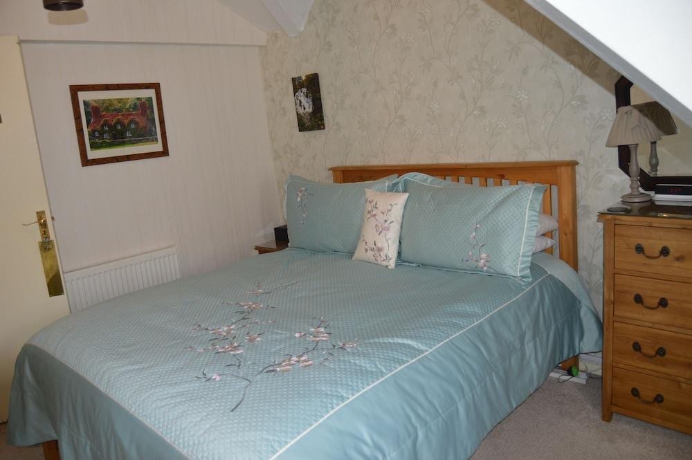 The Courthouse Henllys