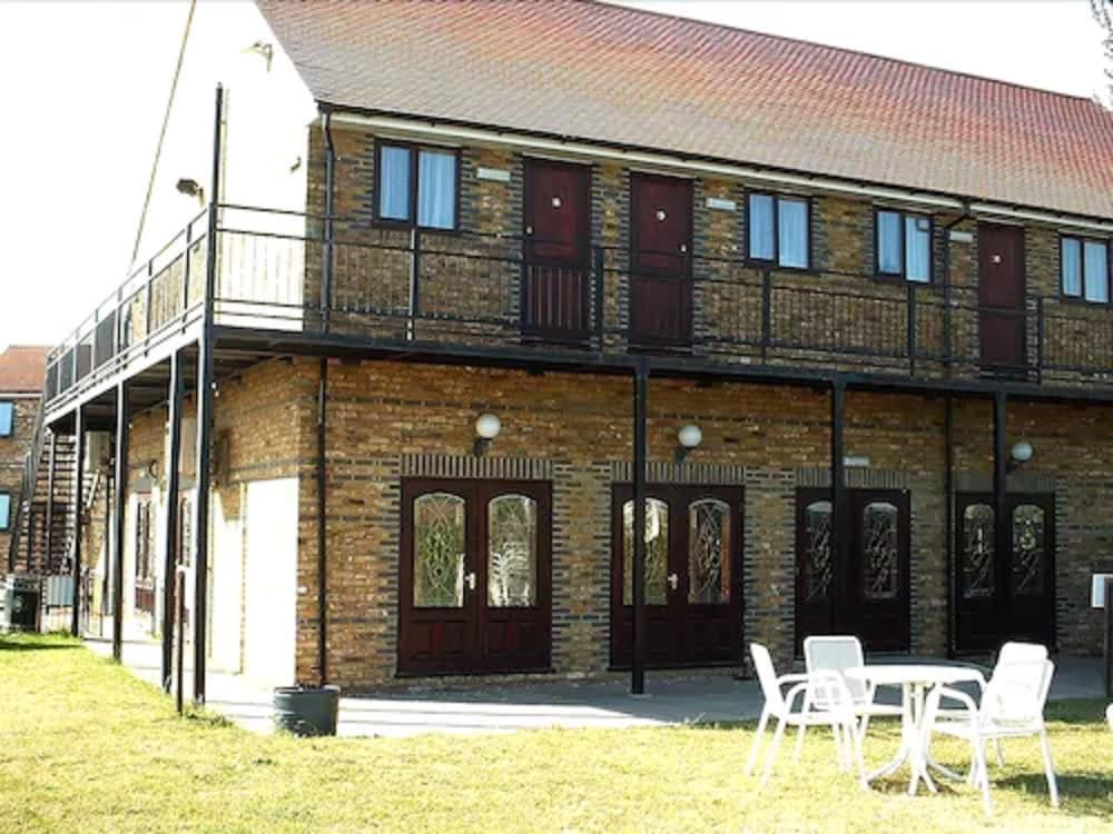 Riverside Hotel