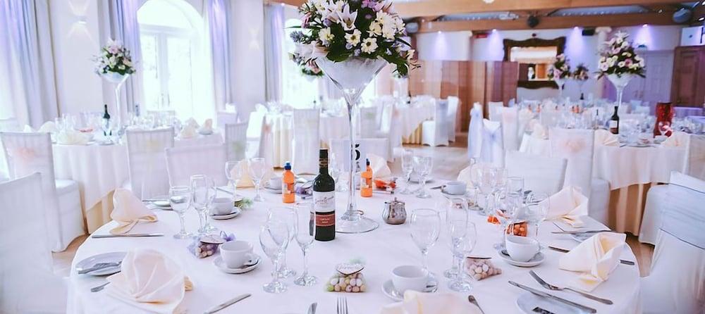 The Stanwick Hotel