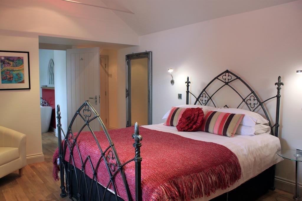 Tudor Lodge
