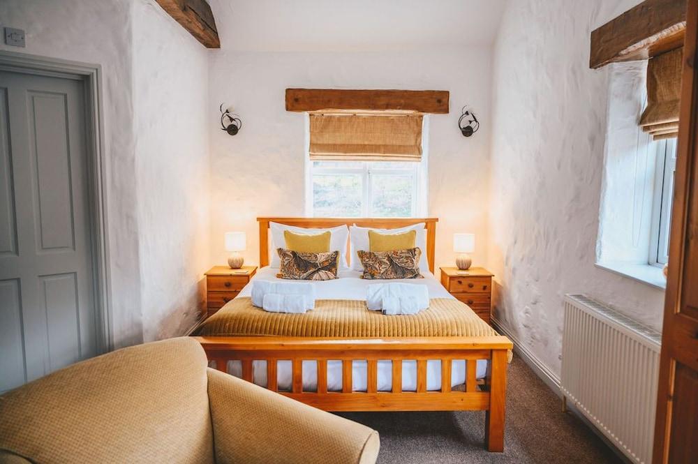 Home Farm & Lodge