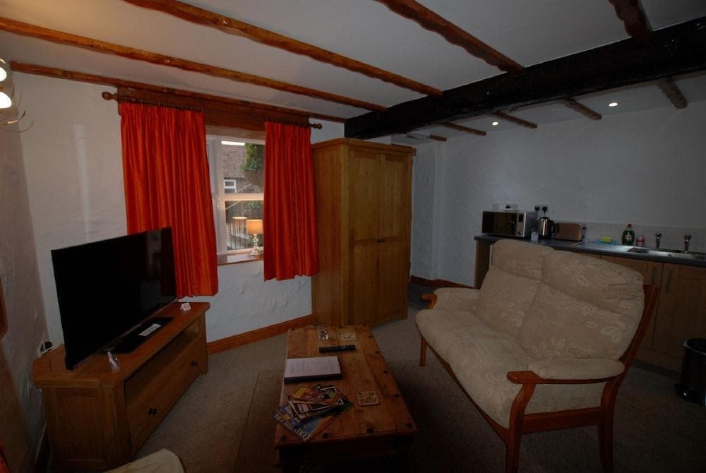 Home Farm & Lodge