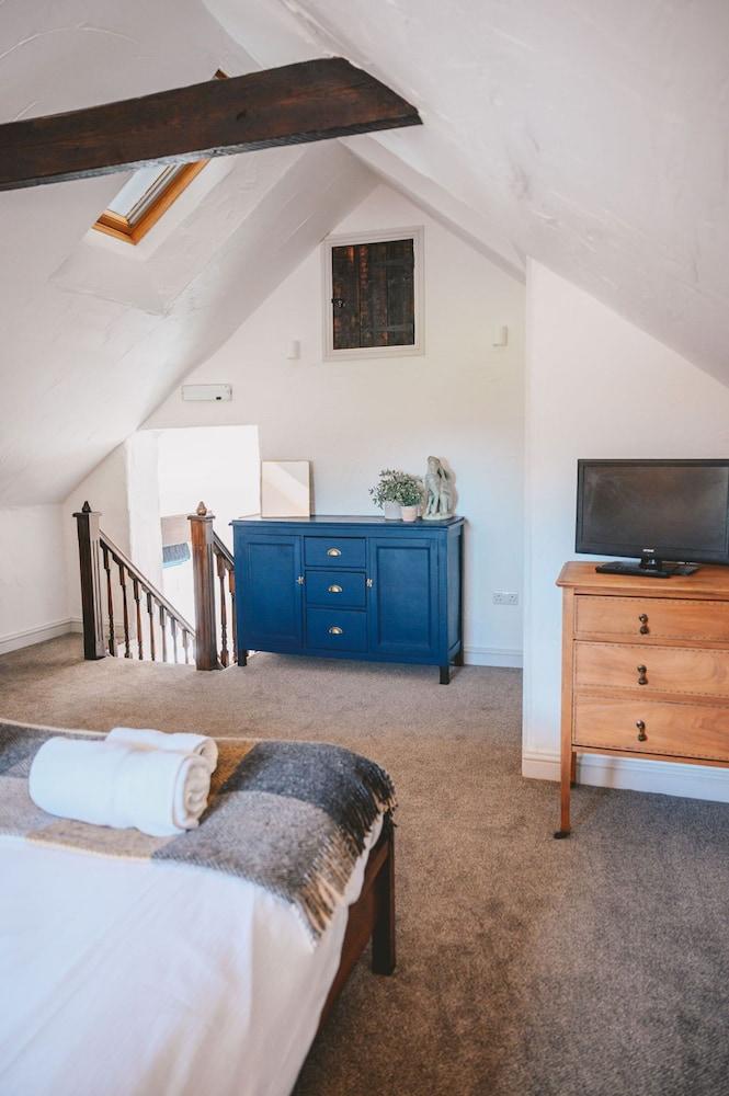 Home Farm & Lodge