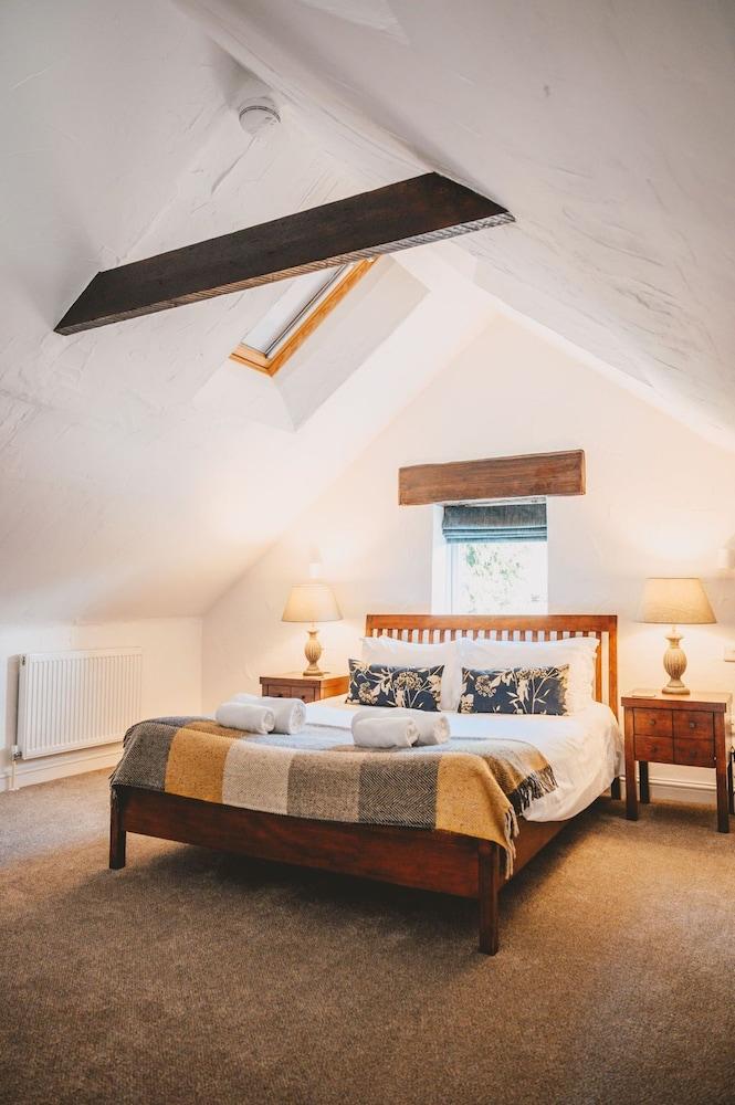 Home Farm & Lodge