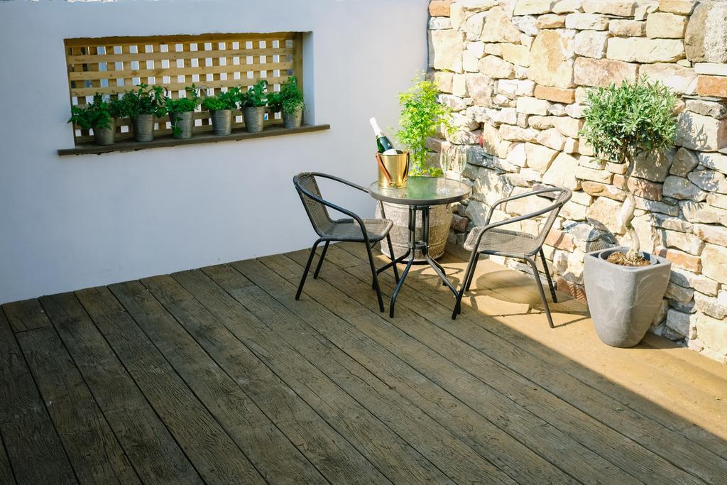 1863 Bar Bistro Rooms