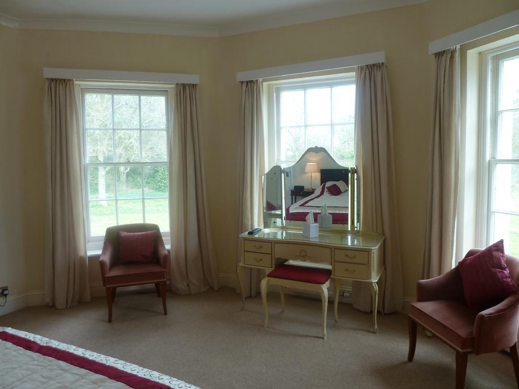 Tyrrells Ford Country Inn & Hotel