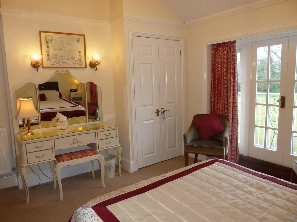 Tyrrells Ford Country Inn & Hotel