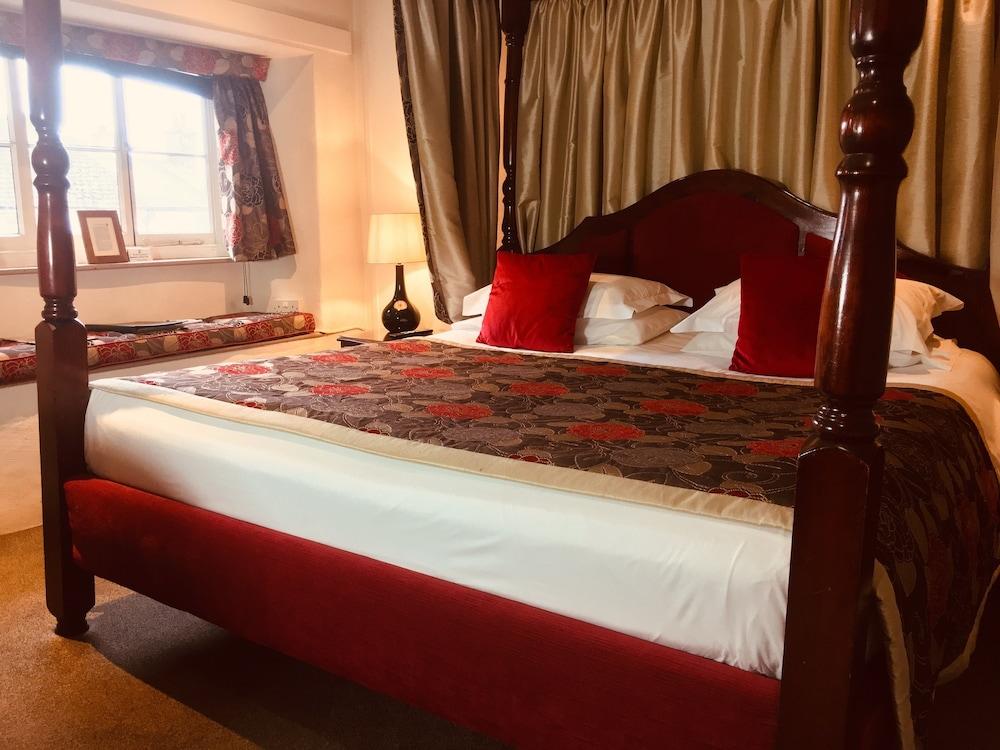 The Oxenham Arms Hotel