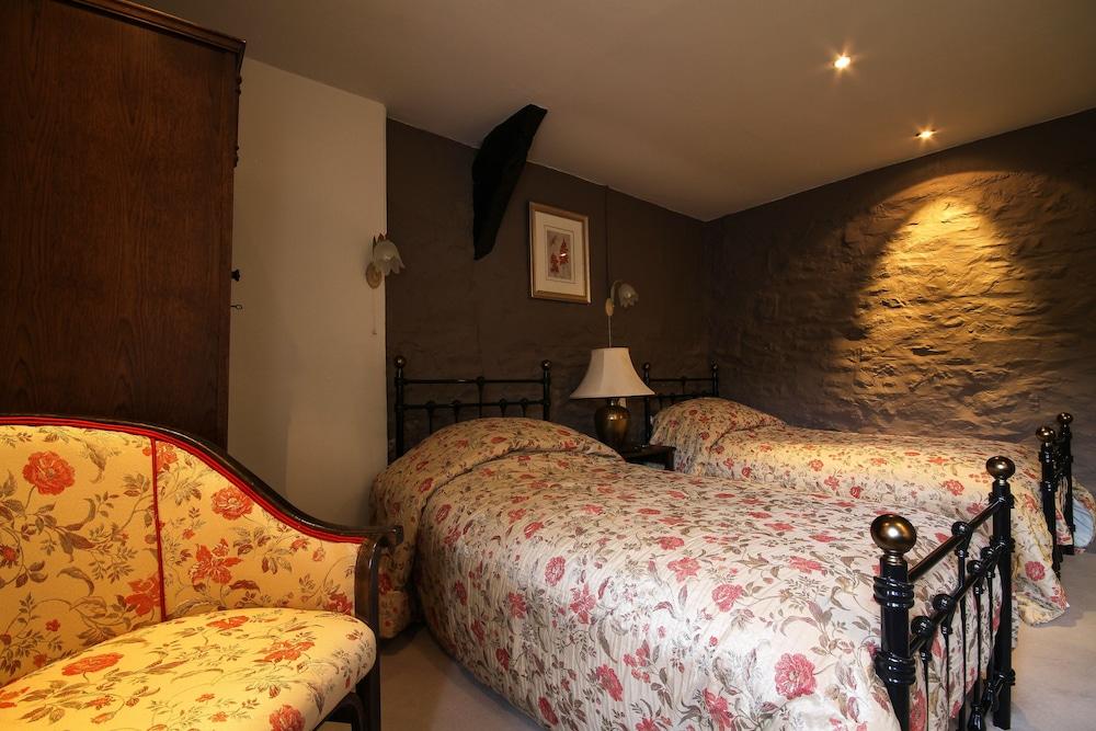 The Oxenham Arms Hotel
