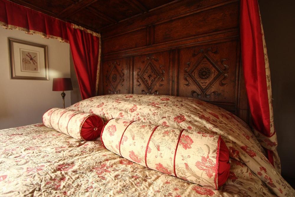 The Oxenham Arms Hotel