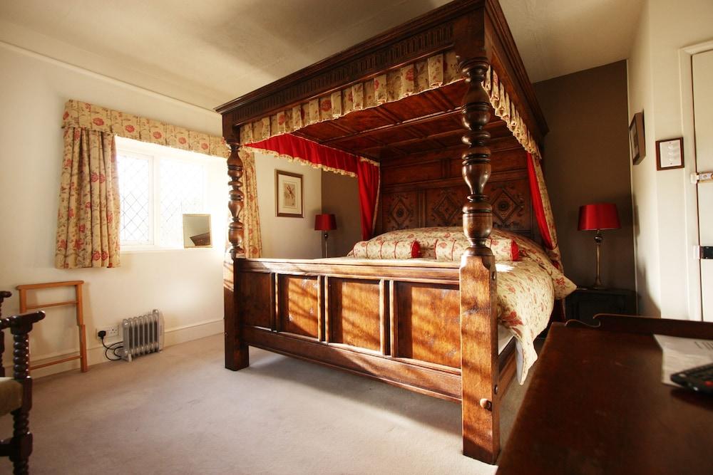 The Oxenham Arms Hotel