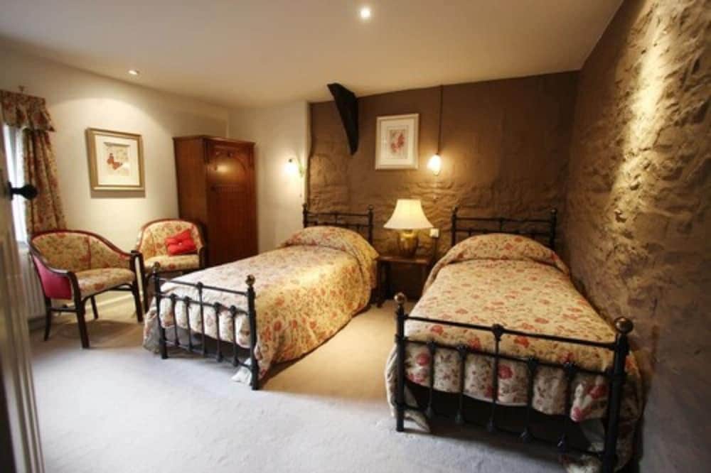 The Oxenham Arms Hotel