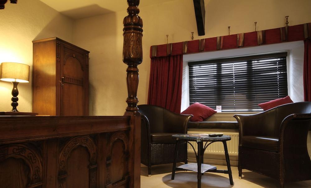 The Oxenham Arms Hotel