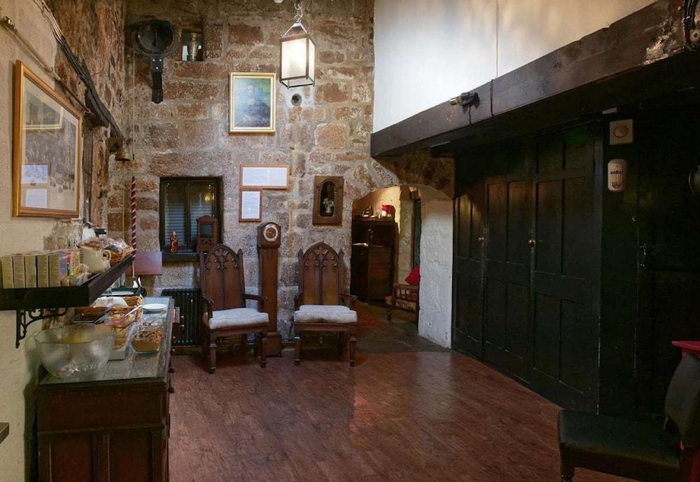 The Oxenham Arms Hotel