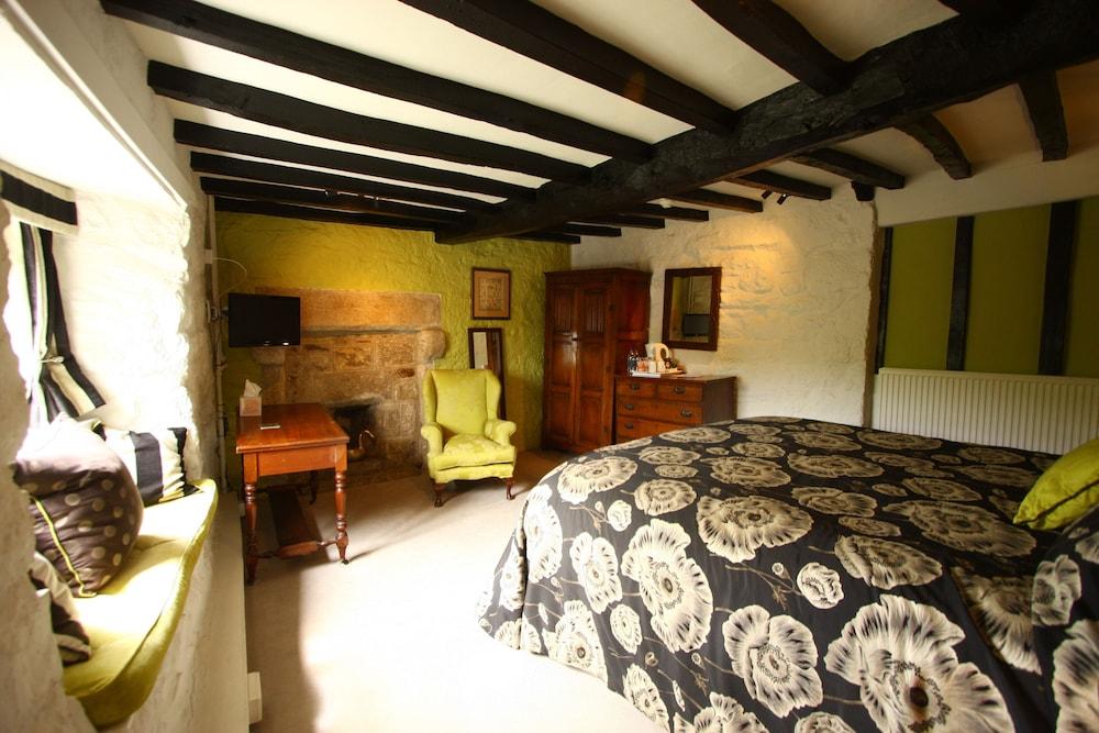 The Oxenham Arms Hotel