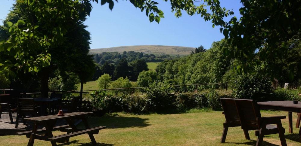 The Oxenham Arms Hotel