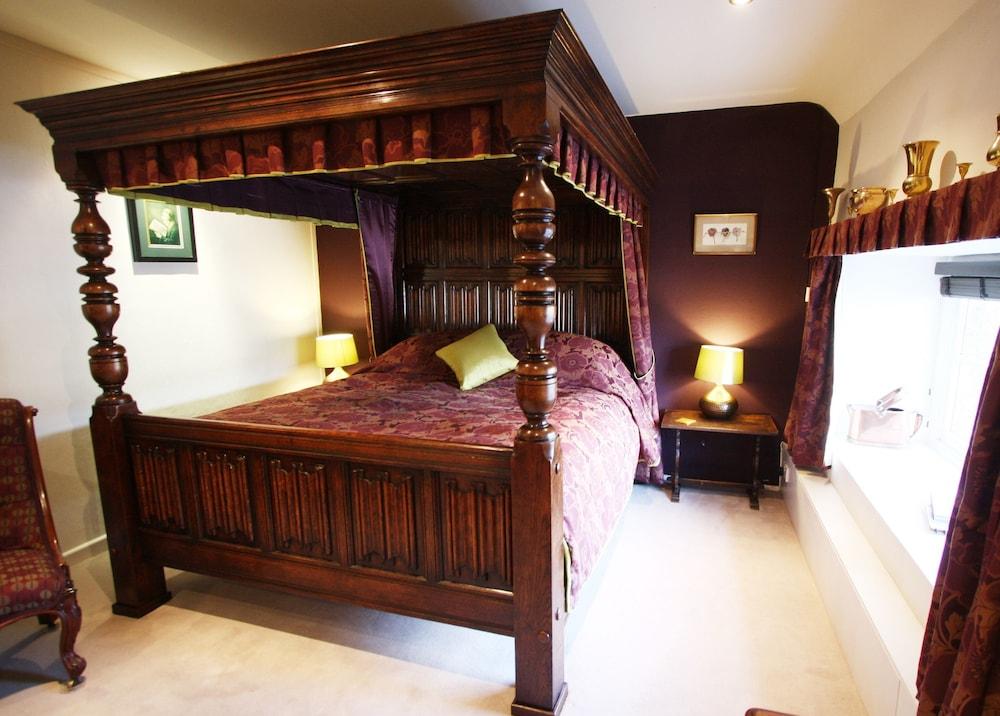 The Oxenham Arms Hotel