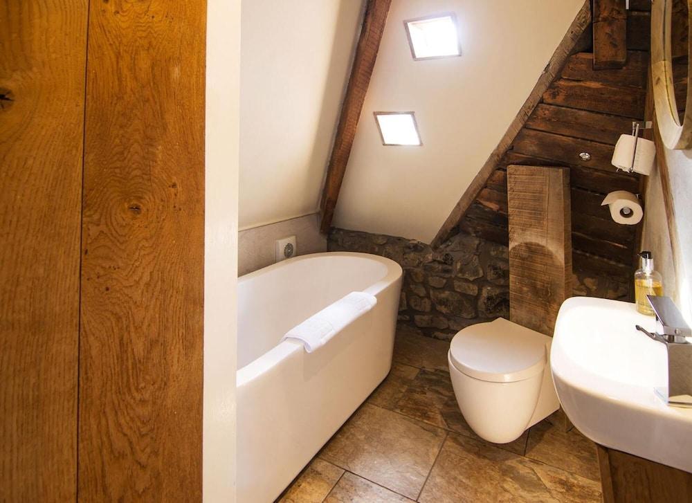 Romneys Apartments & Suites