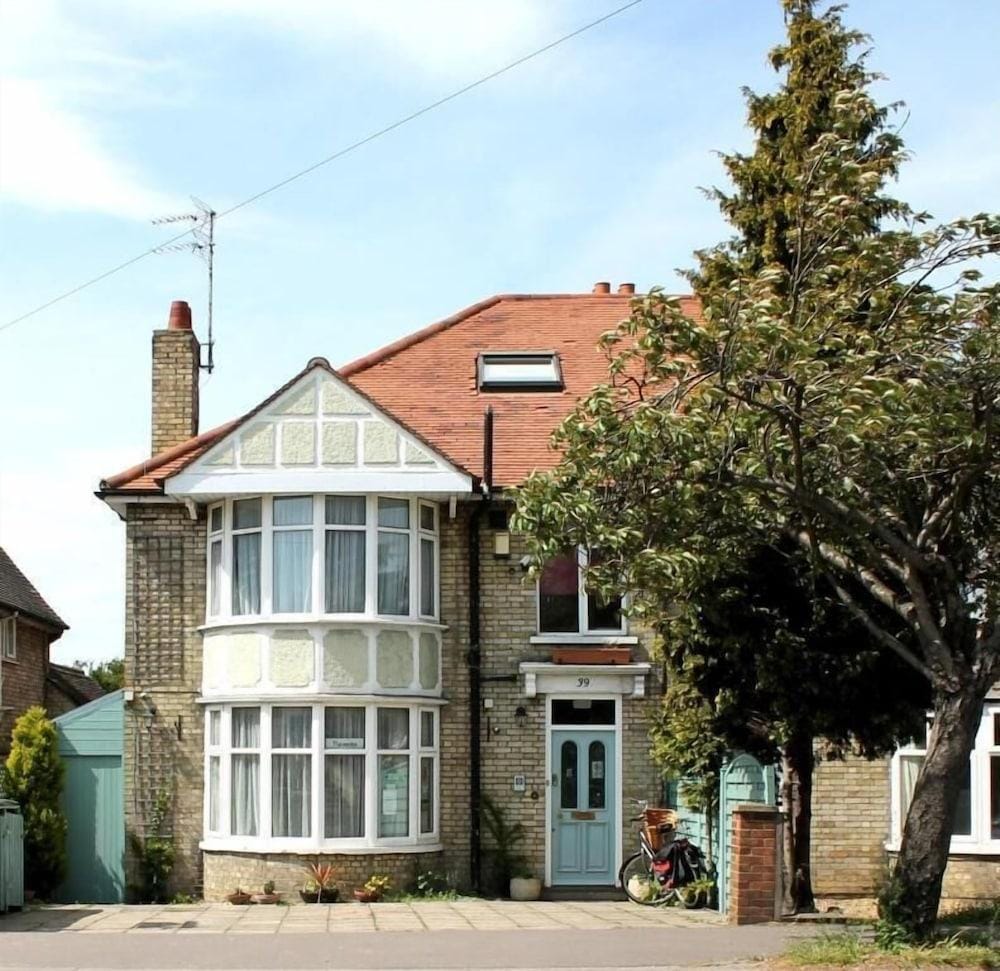 Harry's Bed & Breakfast