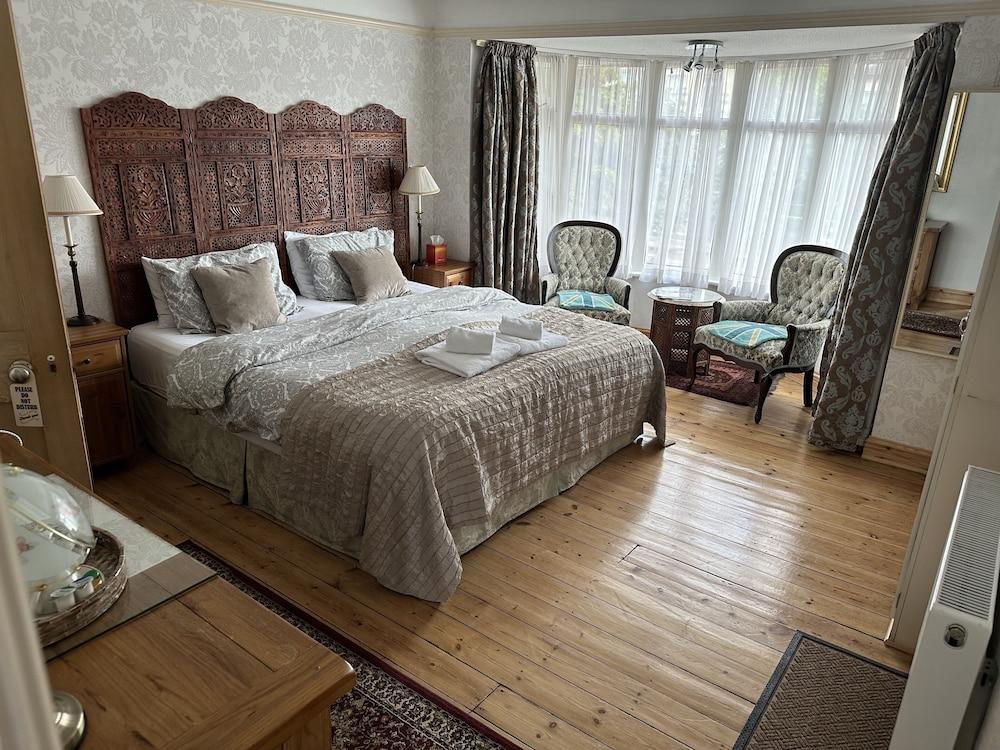Harry's Bed & Breakfast