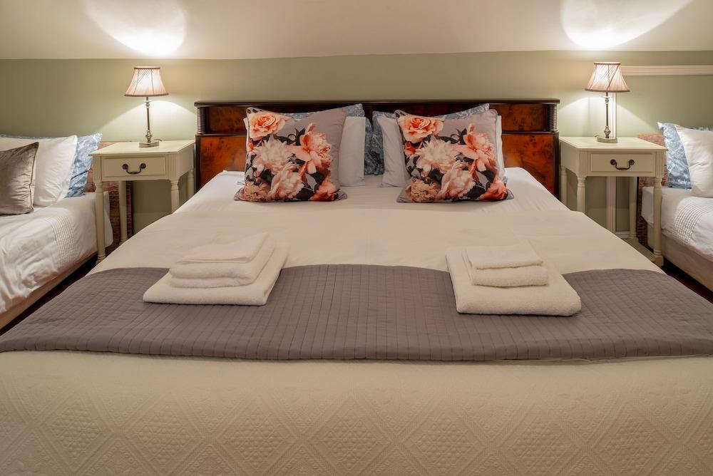 Harry's Bed & Breakfast