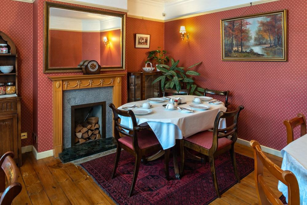 Harry's Bed & Breakfast