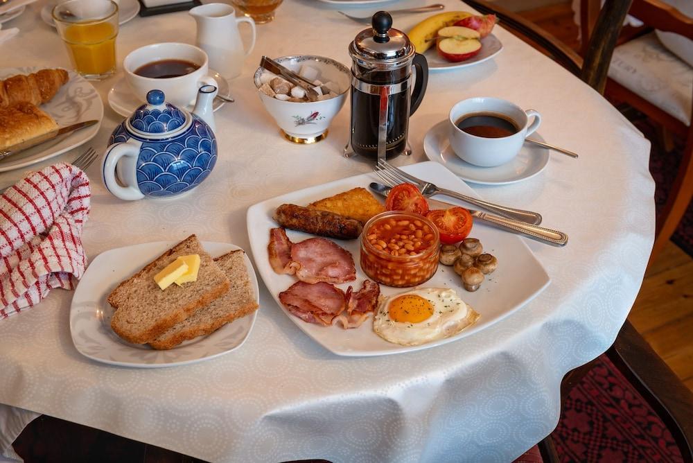 Harry's Bed & Breakfast