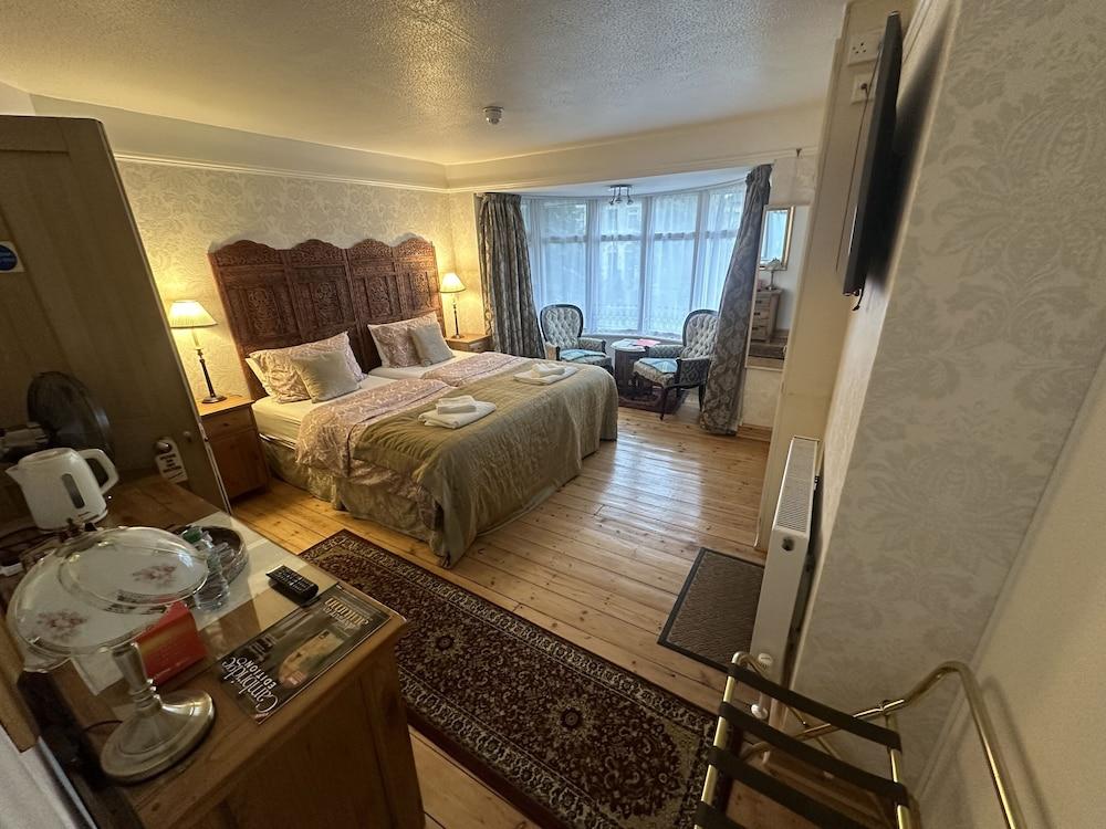 Harry's Bed & Breakfast