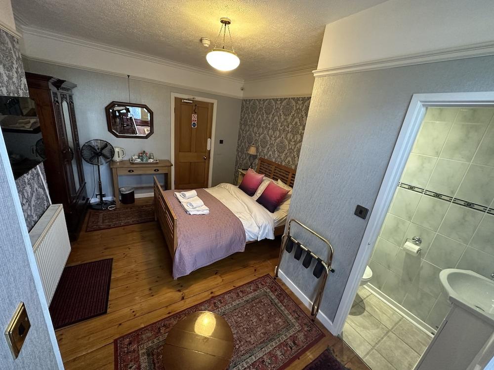 Harry's Bed & Breakfast