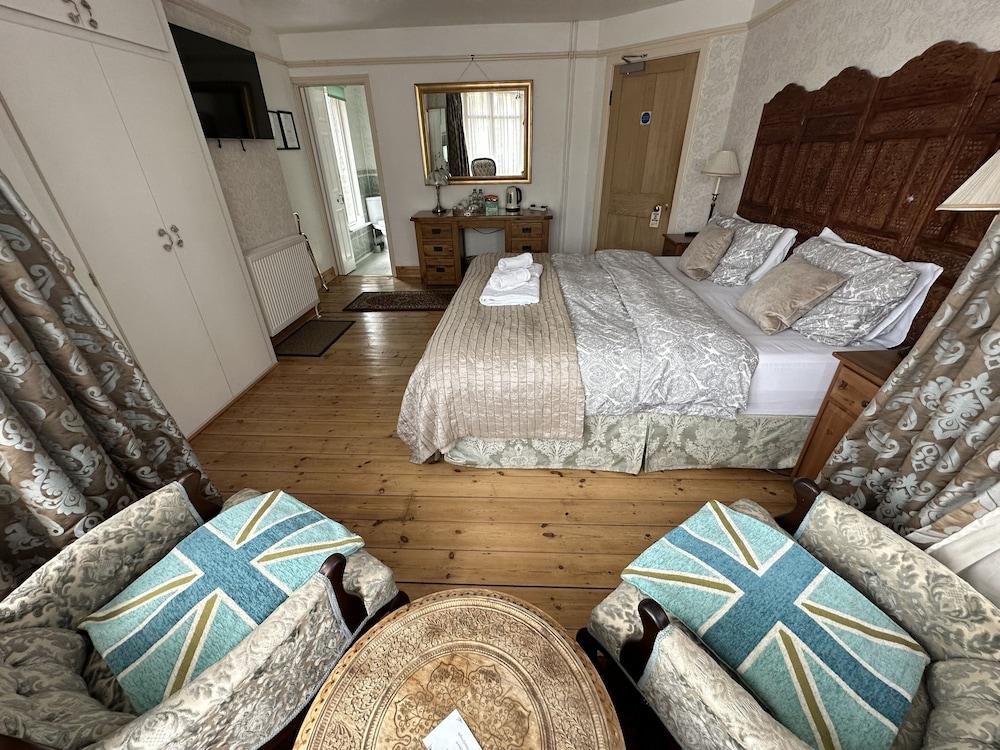 Harry's Bed & Breakfast