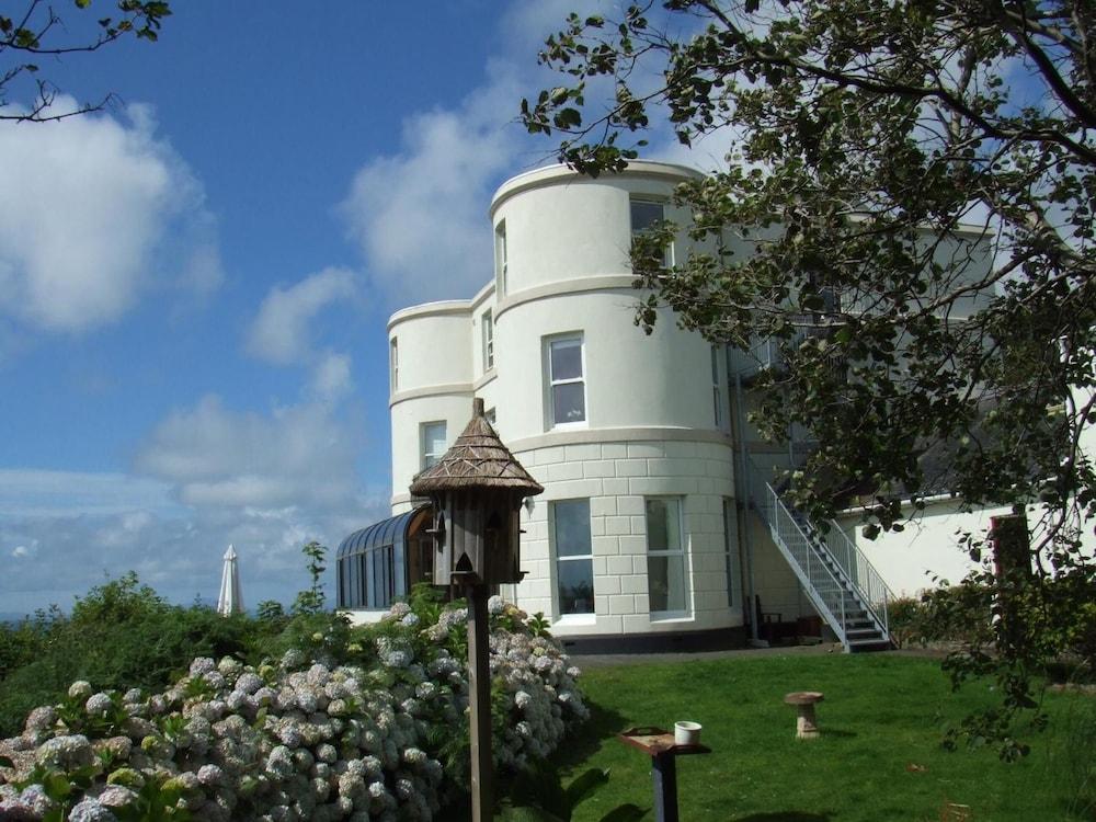 Ty'r Graig Castle