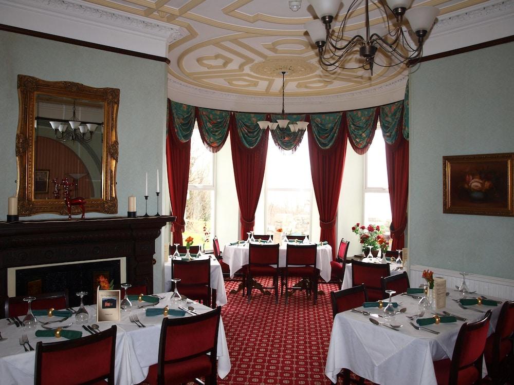 Ty'r Graig Castle