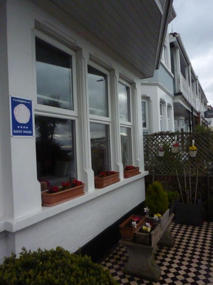 Pebbles Guesthouse