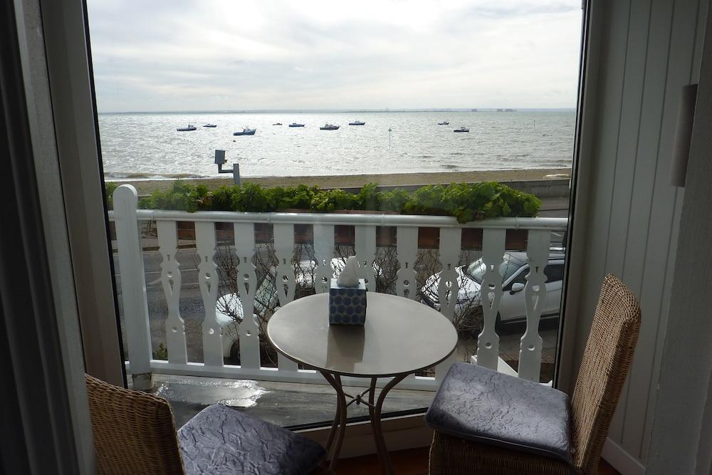 Pebbles Guesthouse