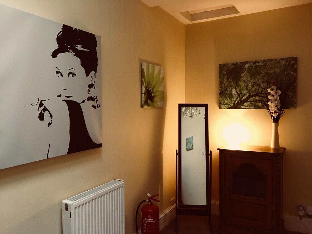 Bentons Guest House