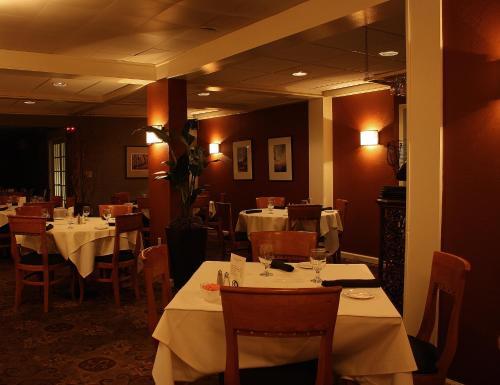 Macaluso's At The Lantern Lodge
