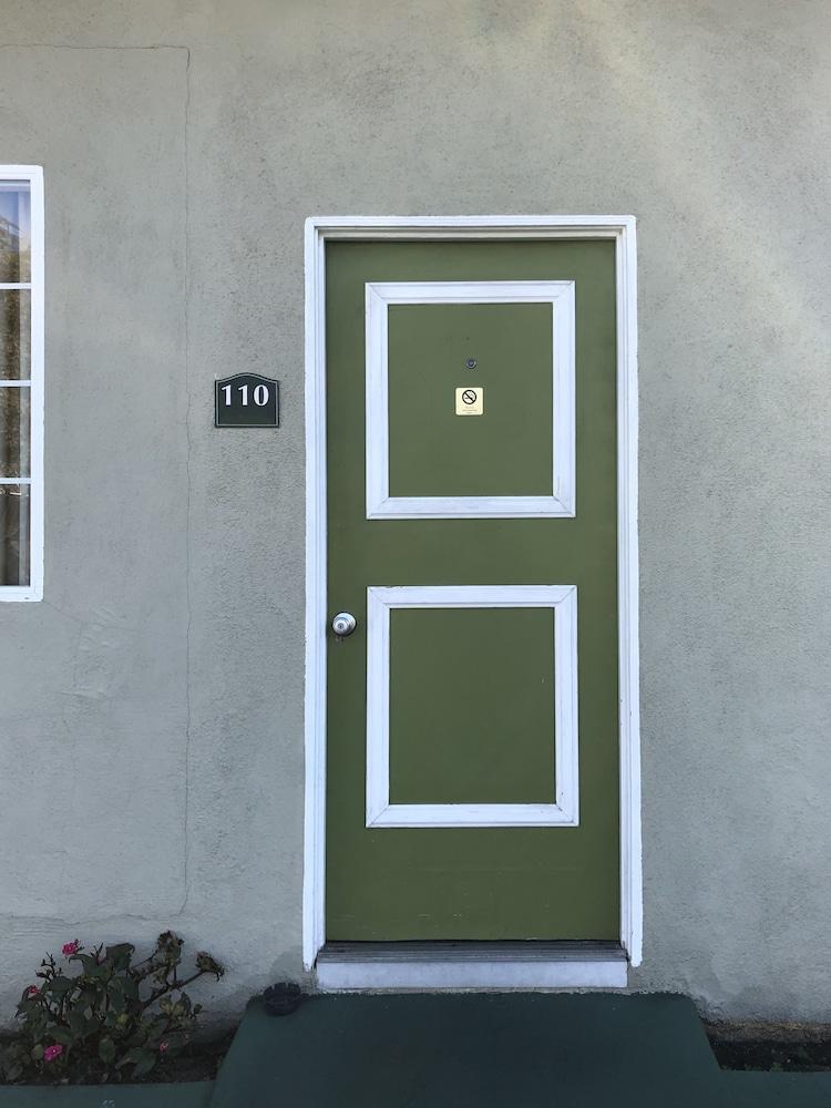 Encore Motel