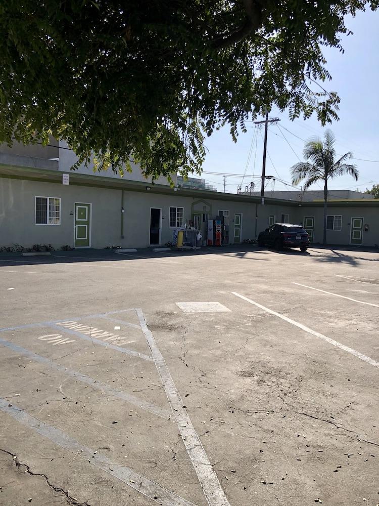 Encore Motel