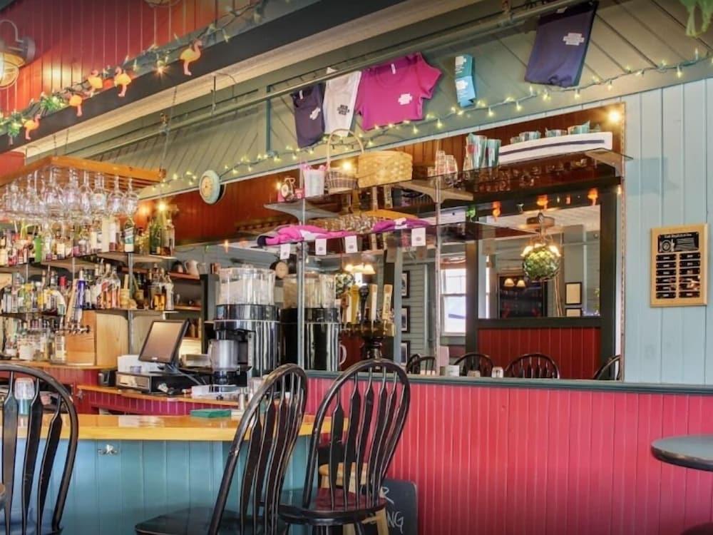 Drydock Cafe & Inn