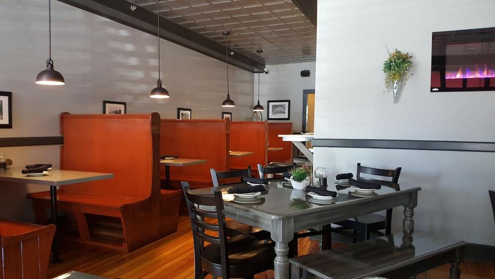 Drydock Cafe & Inn
