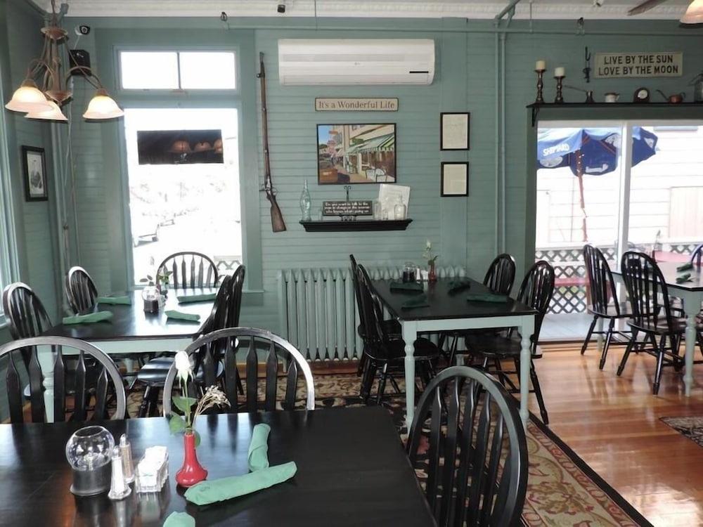 Drydock Cafe & Inn