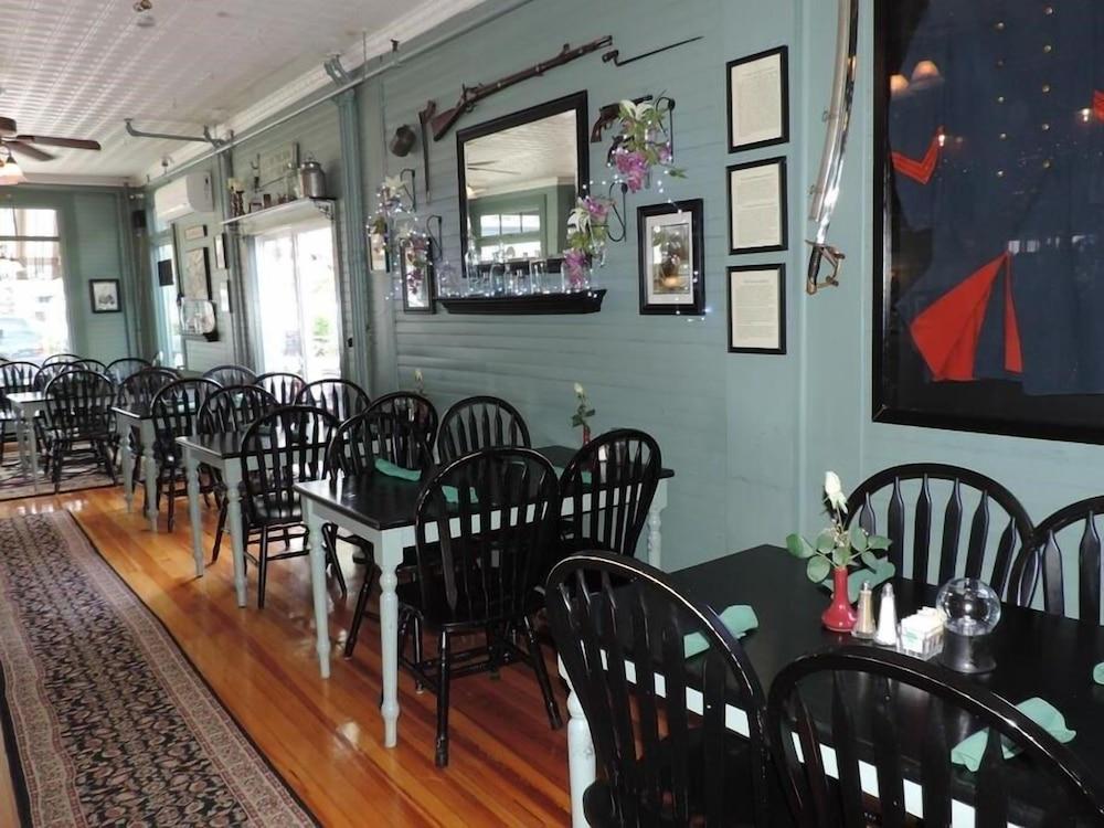 Drydock Cafe & Inn