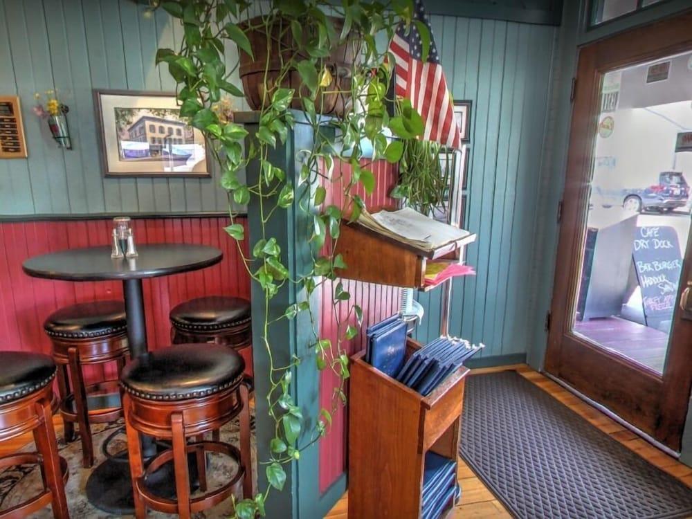Drydock Cafe & Inn