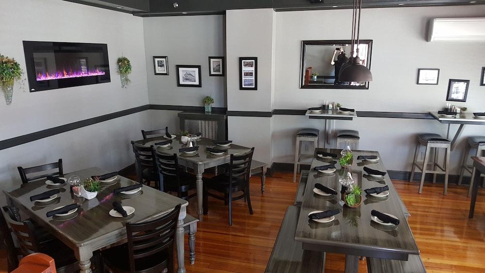 Drydock Cafe & Inn