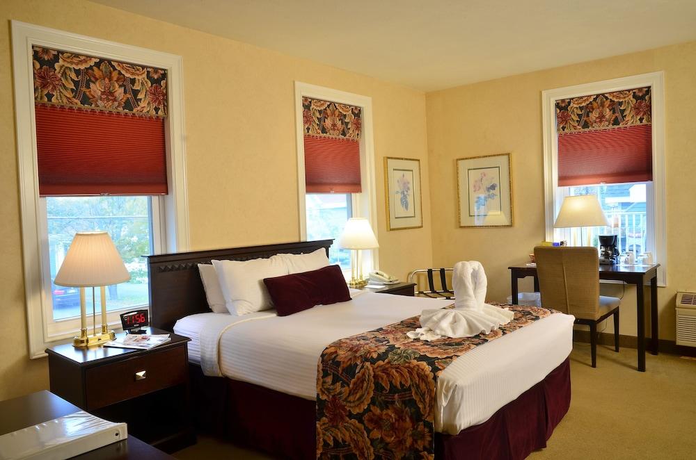 Skaneateles Suites And Boutique Hotel