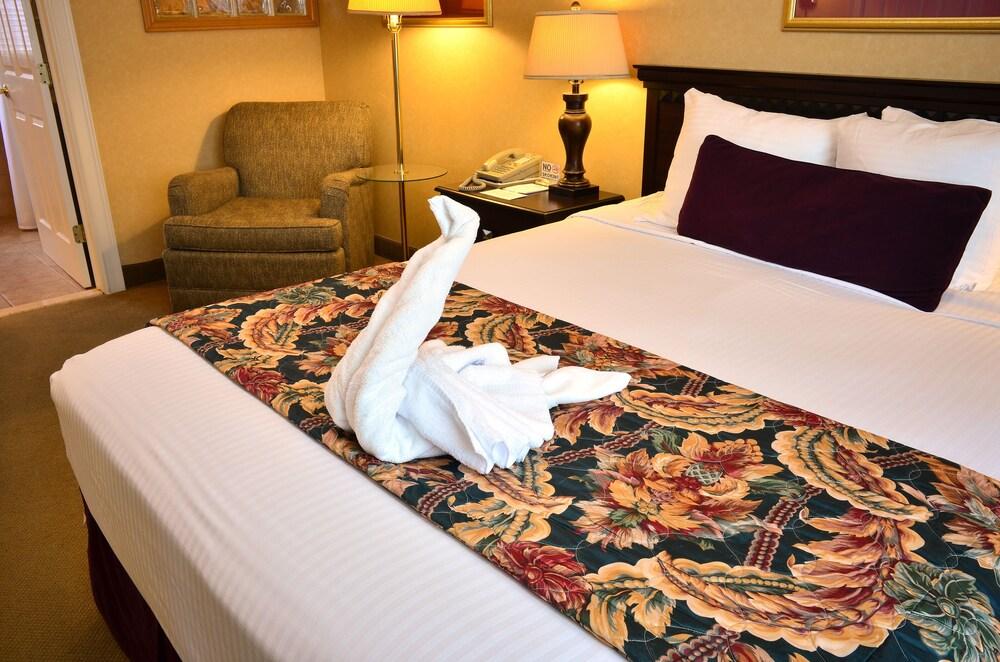 Skaneateles Suites And Boutique Hotel