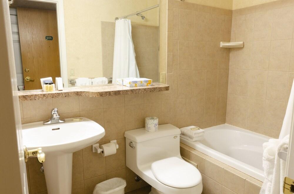 Skaneateles Suites And Boutique Hotel