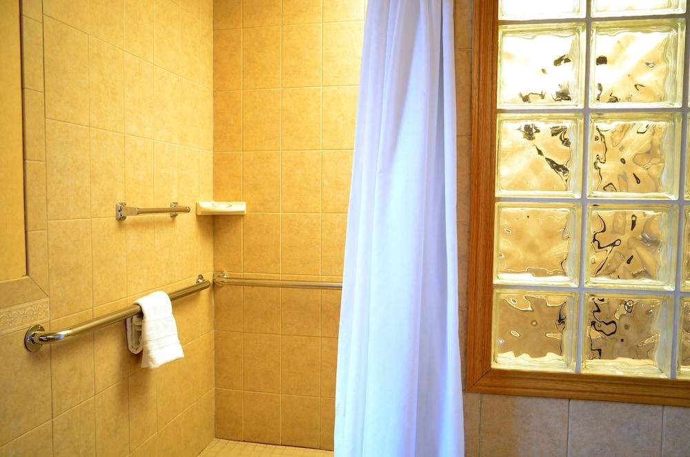 Skaneateles Suites And Boutique Hotel